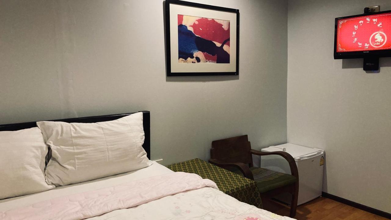 Noom Guesthouse Lopburi Ngoại thất bức ảnh