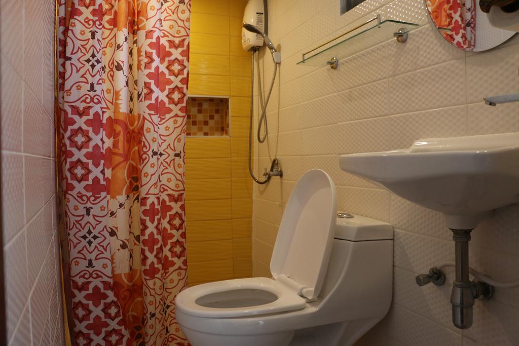 Noom Guesthouse Lopburi Ngoại thất bức ảnh