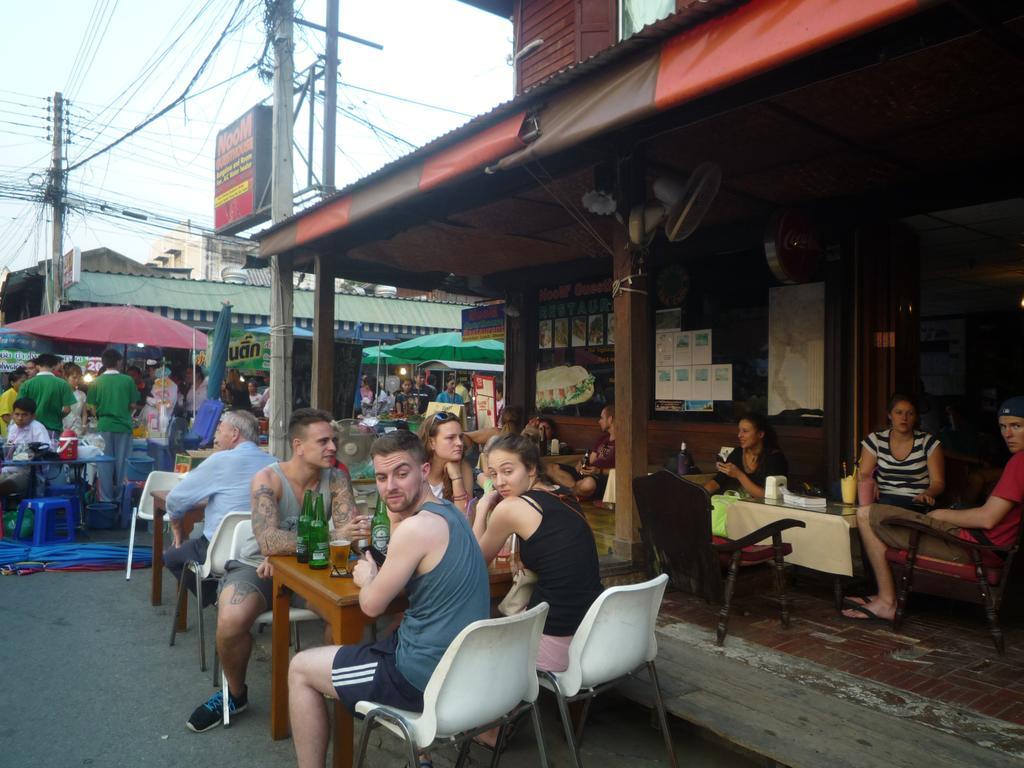 Noom Guesthouse Lopburi Ngoại thất bức ảnh