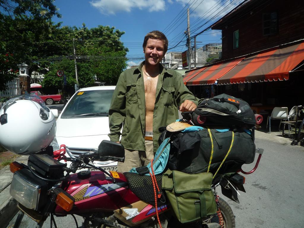 Noom Guesthouse Lopburi Ngoại thất bức ảnh