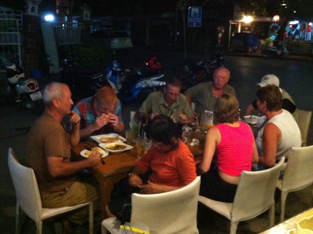 Noom Guesthouse Lopburi Ngoại thất bức ảnh