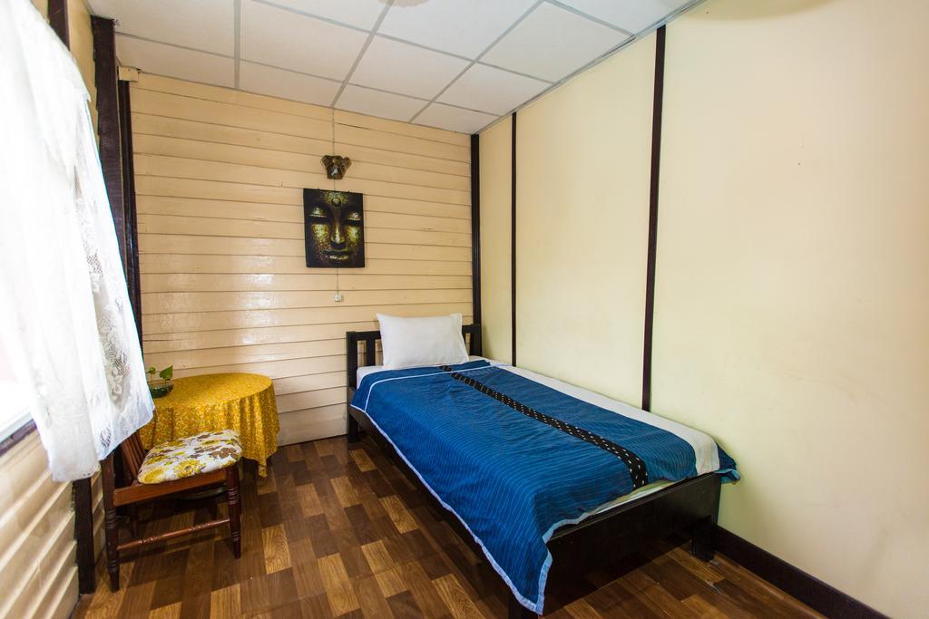 Noom Guesthouse Lopburi Ngoại thất bức ảnh