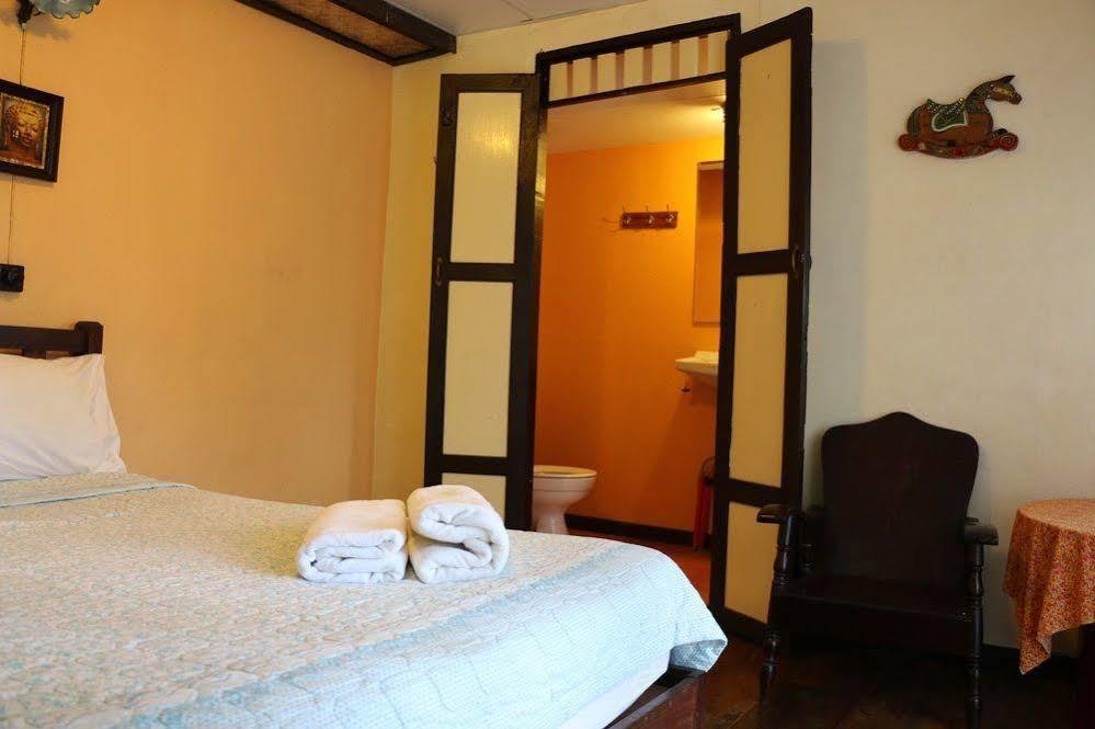 Noom Guesthouse Lopburi Ngoại thất bức ảnh