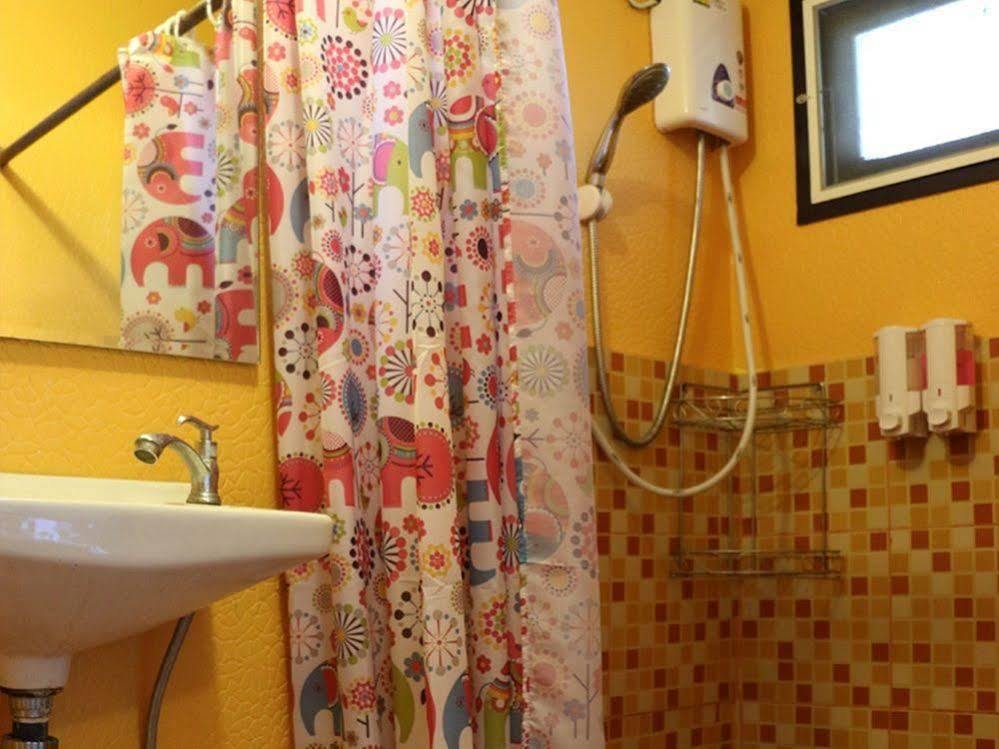 Noom Guesthouse Lopburi Ngoại thất bức ảnh