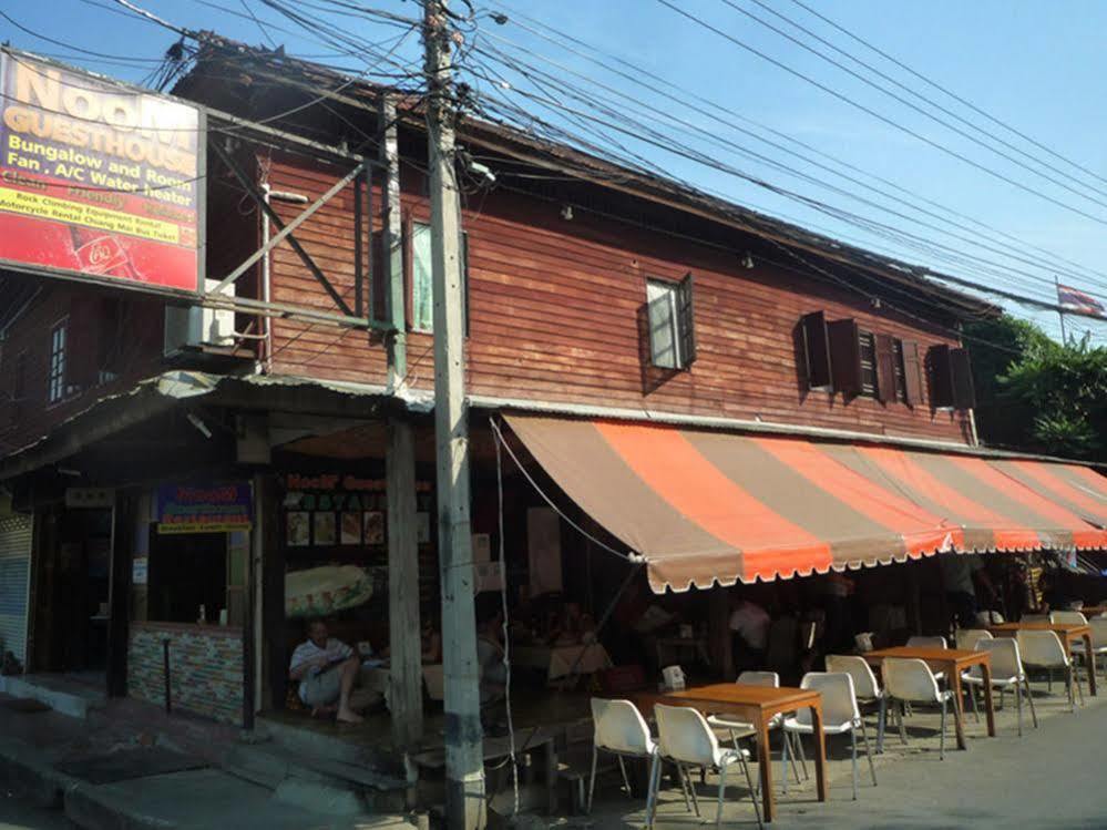 Noom Guesthouse Lopburi Ngoại thất bức ảnh