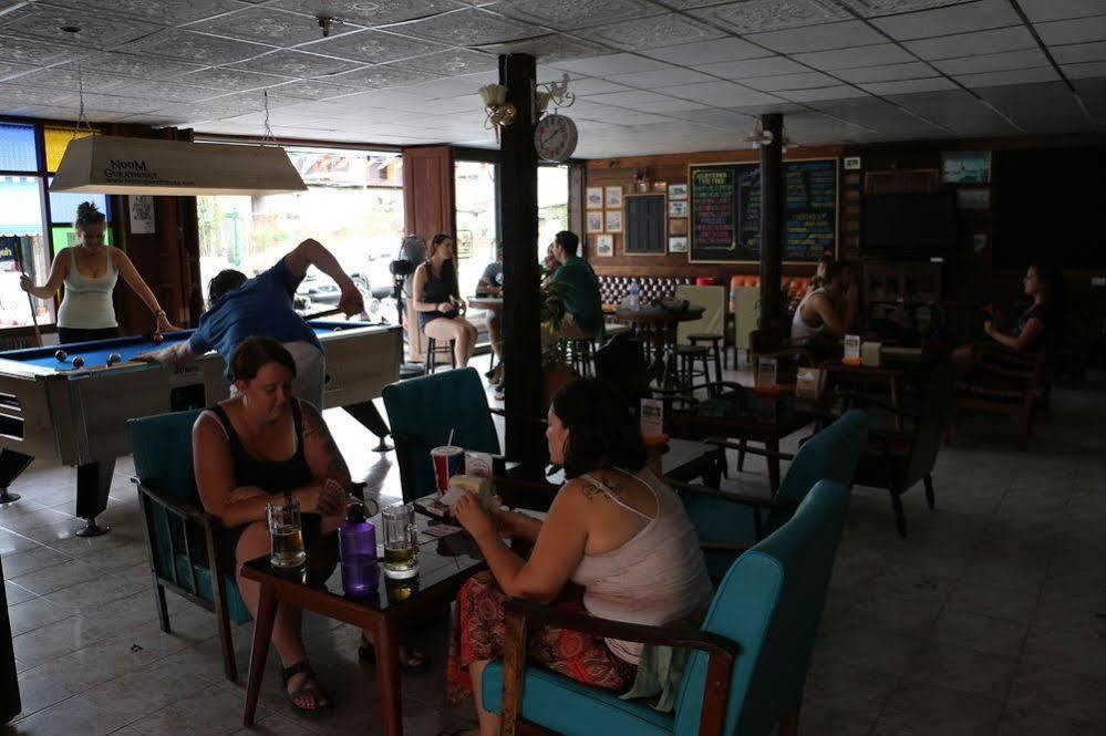 Noom Guesthouse Lopburi Ngoại thất bức ảnh