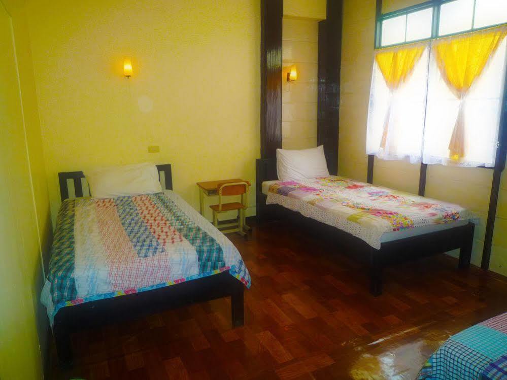 Noom Guesthouse Lopburi Ngoại thất bức ảnh